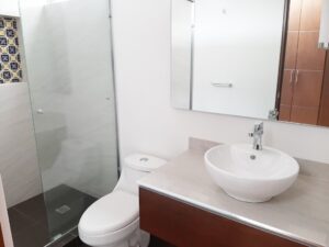 baño completo de recamara principal