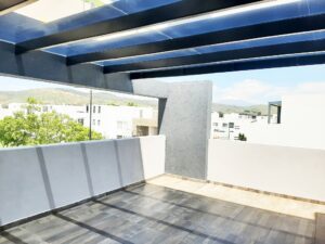 pergola con cristal templado en roof garden