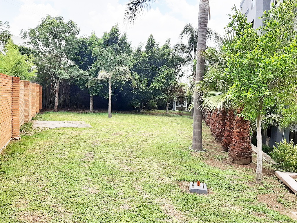 área verde con  cancha de usos multiples