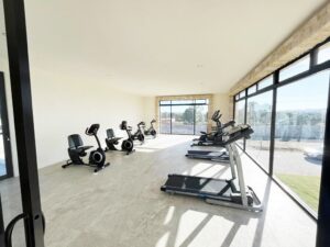 gimnasio muy amplio