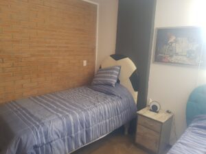 recamara principal con closet y baño