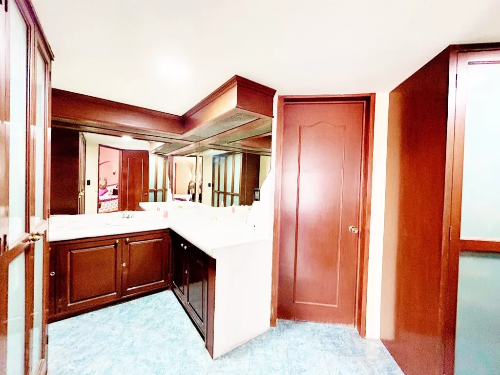 vestidor amplio en recamara principal