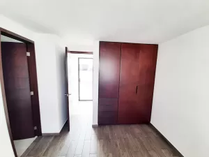 2 recamaras secundarias con closet y baño cada una