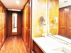 baño principal con jacuzy