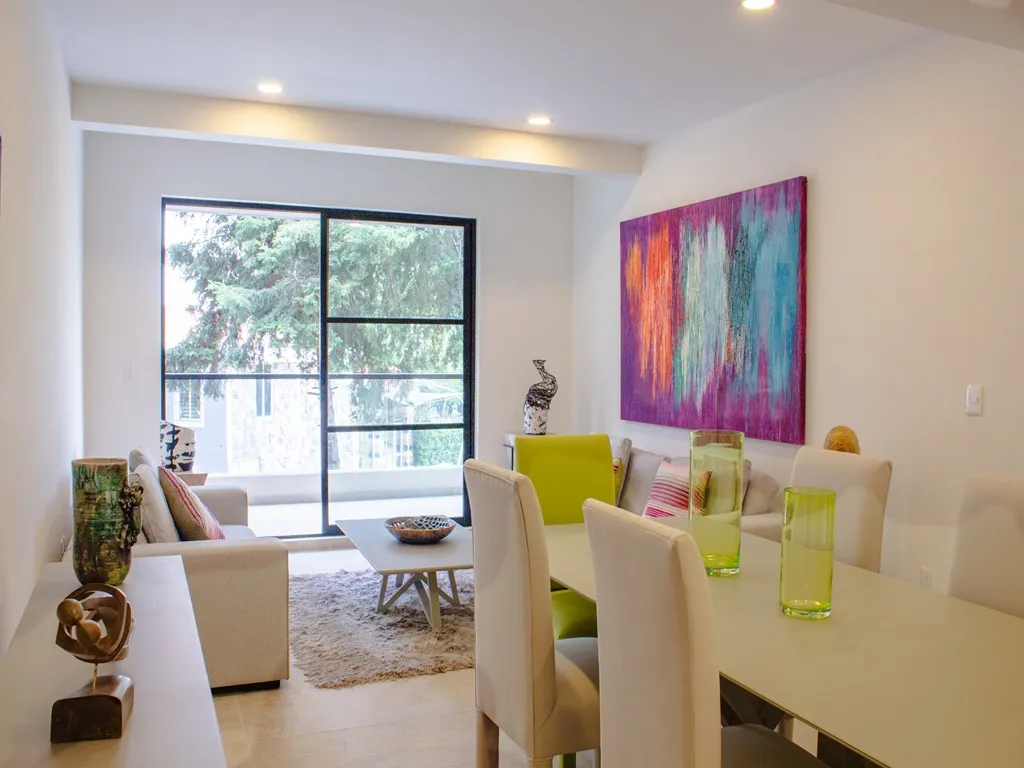 comedor con mucha iluminación