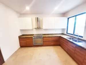 cocina integral equipada muy amplia