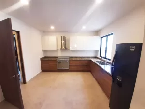 cocina integral con barra en granito