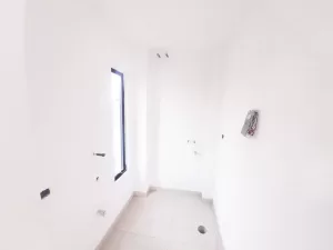 1/2 baño de visitas muy amplio