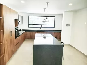 cocina integral de lujo equipada