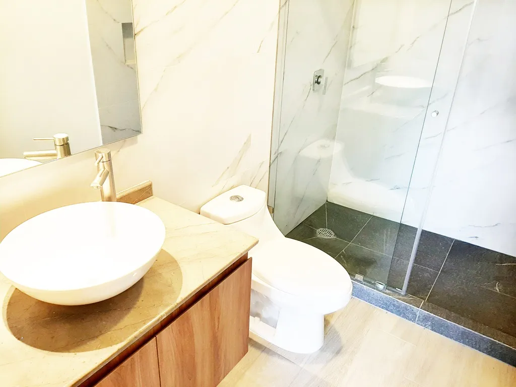 baños con terminados de lujo y muy amplios