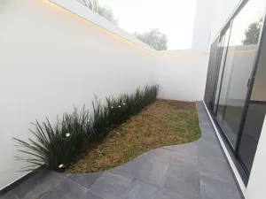 jardín con vista a la sala