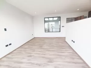 amplia recamara principal con vestidor y baño completo