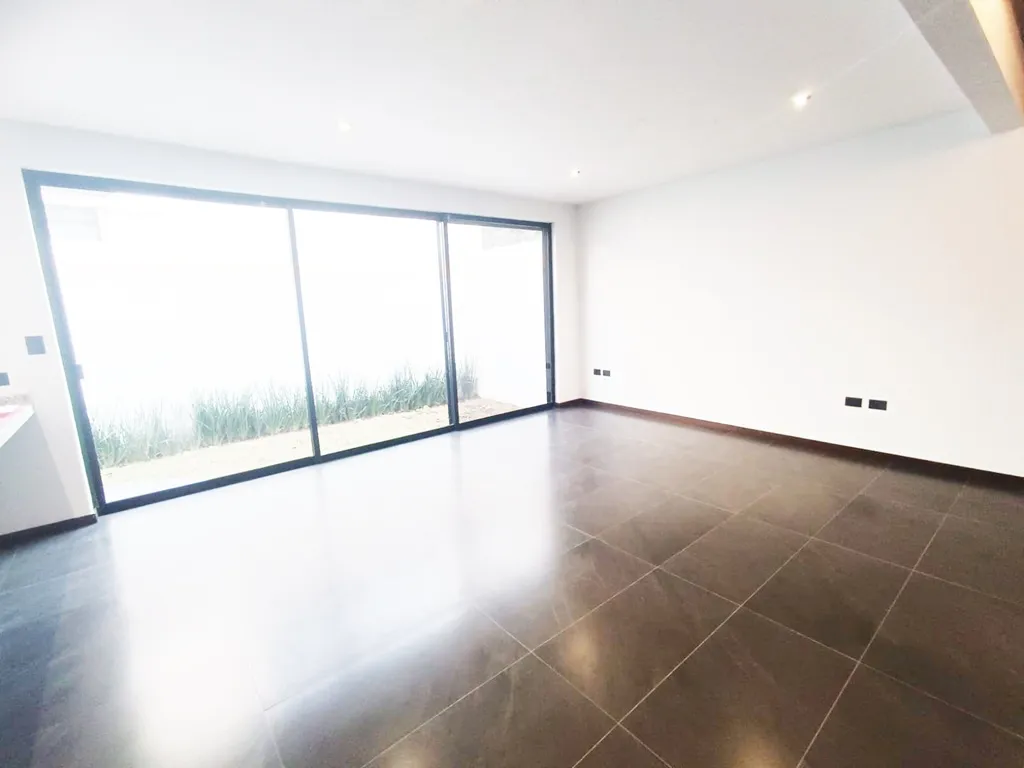 recamara principal con balcón