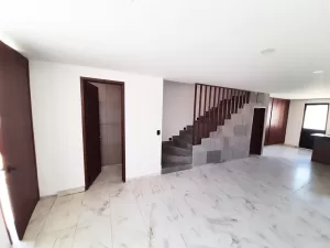 sala con bodega y 1/2 baño