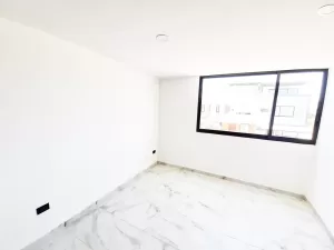 recamara secundaria con mucha luz natural