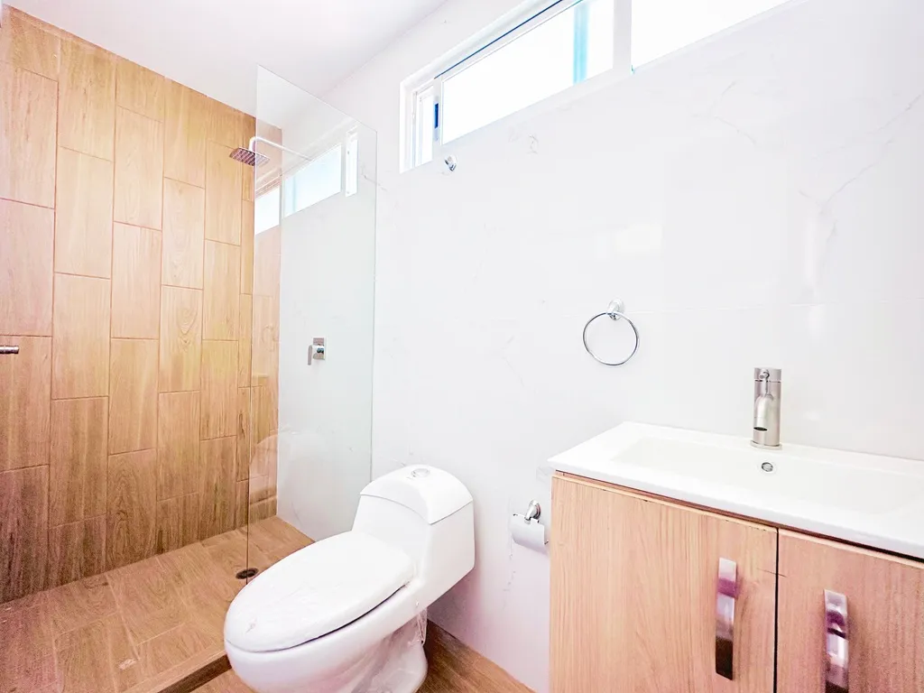 baño completo compartido para recamaras