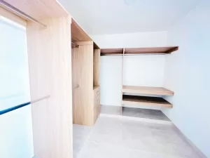 vestidor principal muy amplio