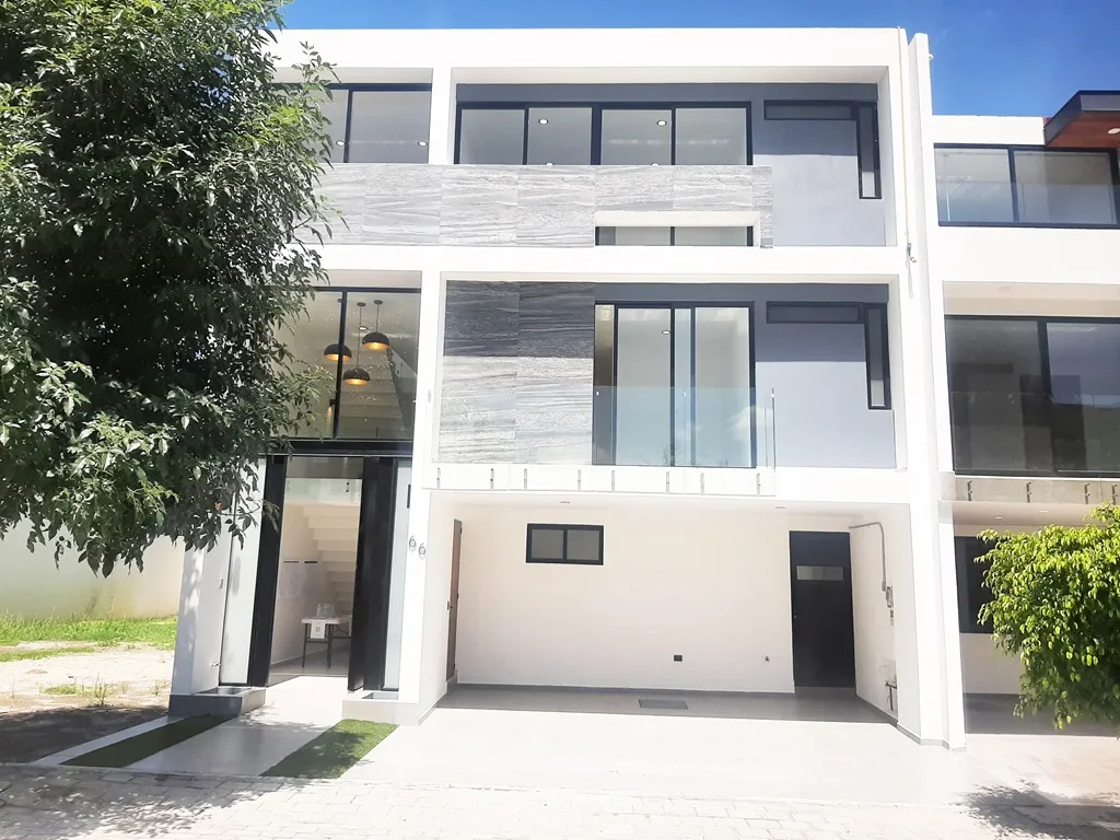 Casa 5 recamaras cada una con baño