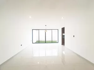 Amplia sala comedor con recibidor