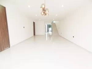 sala comedor con vista al jardín