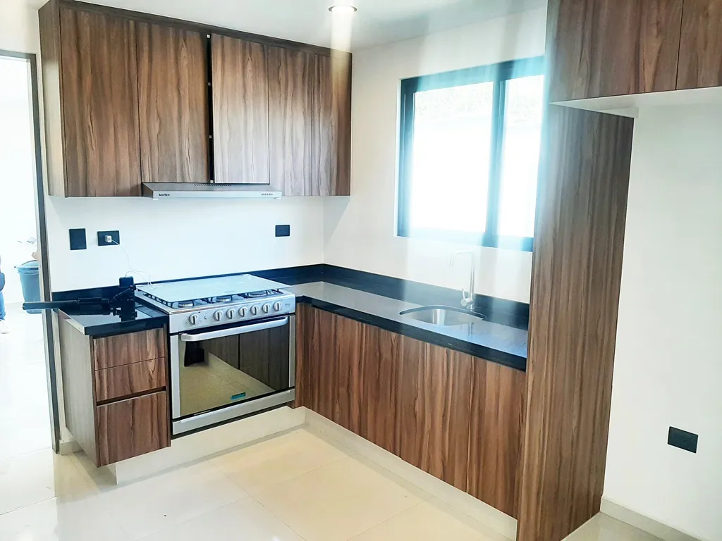 cocina integral equipada cerrada