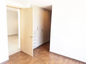 recamara principal con vestiro y baño completo