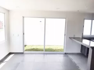 comedor con vista al jardín