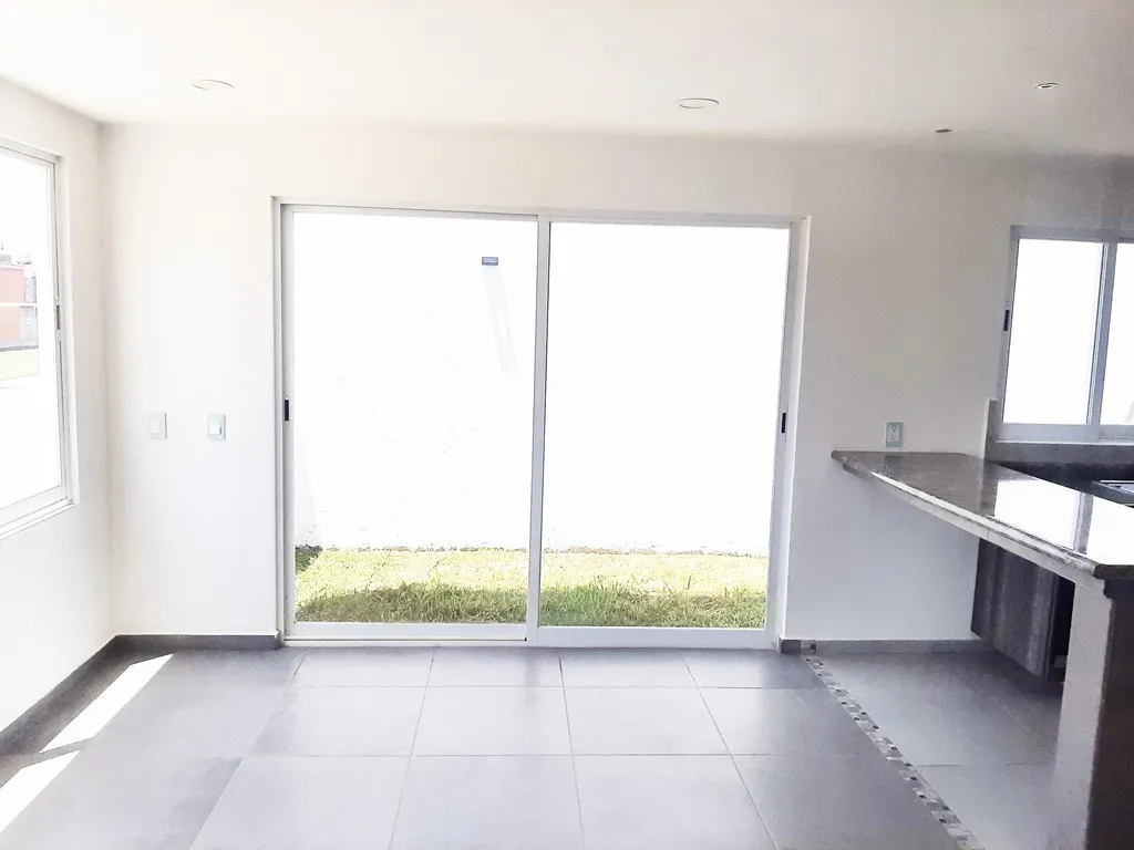 comedor con vista al jardín