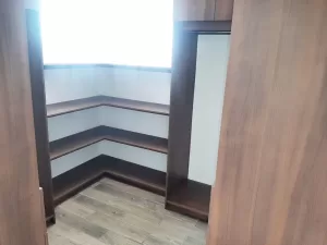 amplio vestidor principal