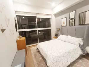 recamara principal con vestidor y baño completo