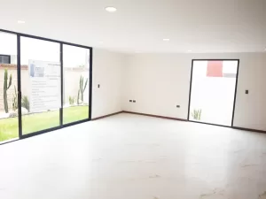 sala comedor con vista al jardín