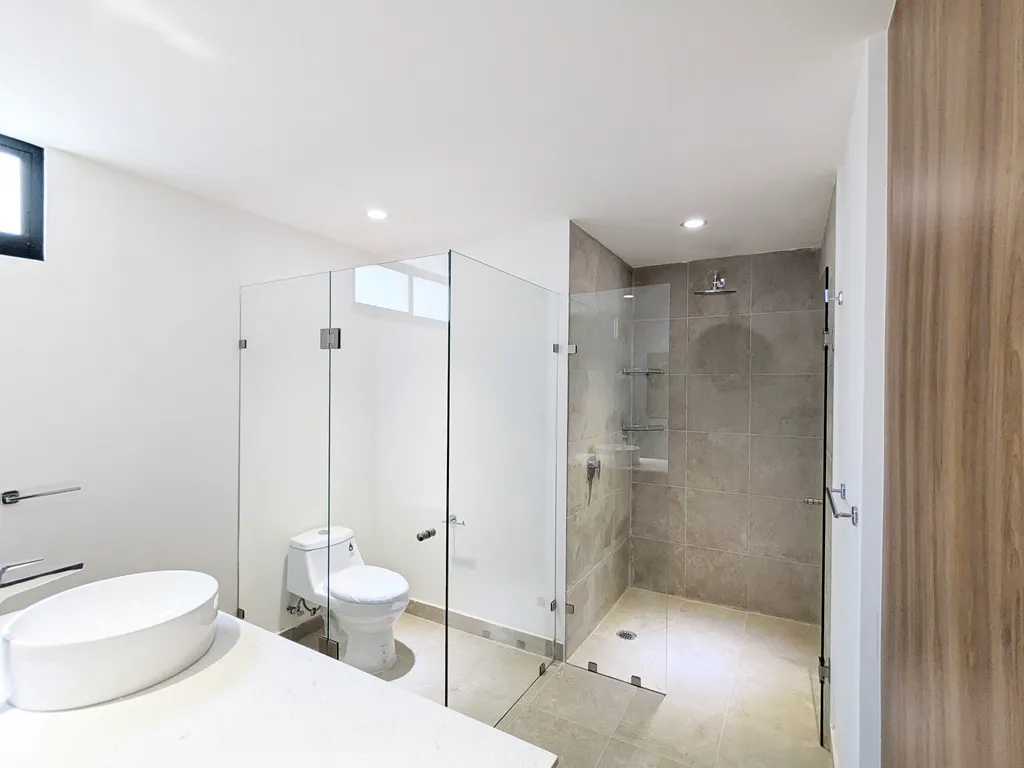 baños de lujo con cristal templado 