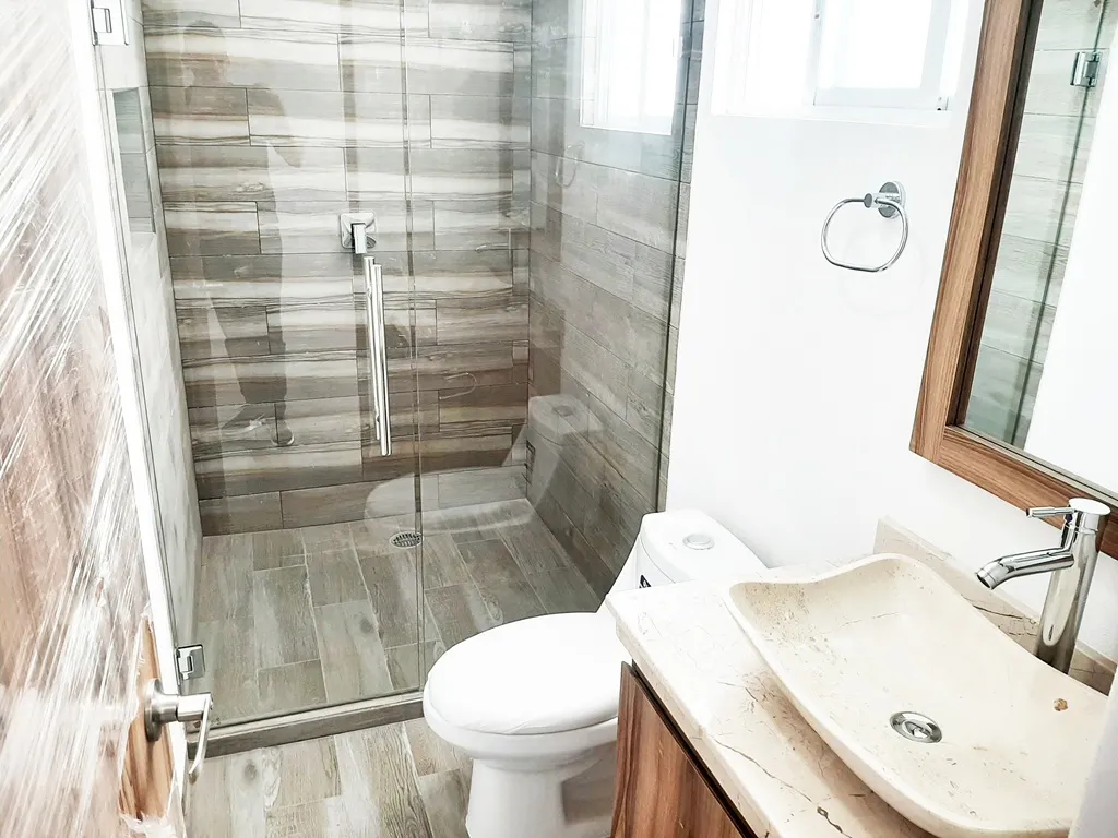 baño con cancel de cristal