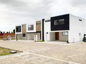 terrenos con casa club