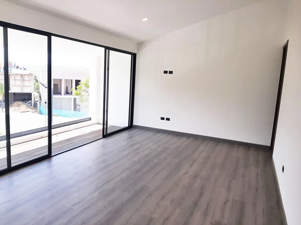 recamara principal amplia con balcón