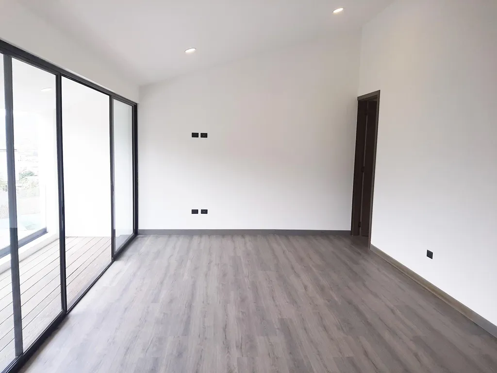 recamara principal con vestidor y baño completo