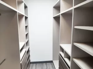 vestidor principal muy aplio