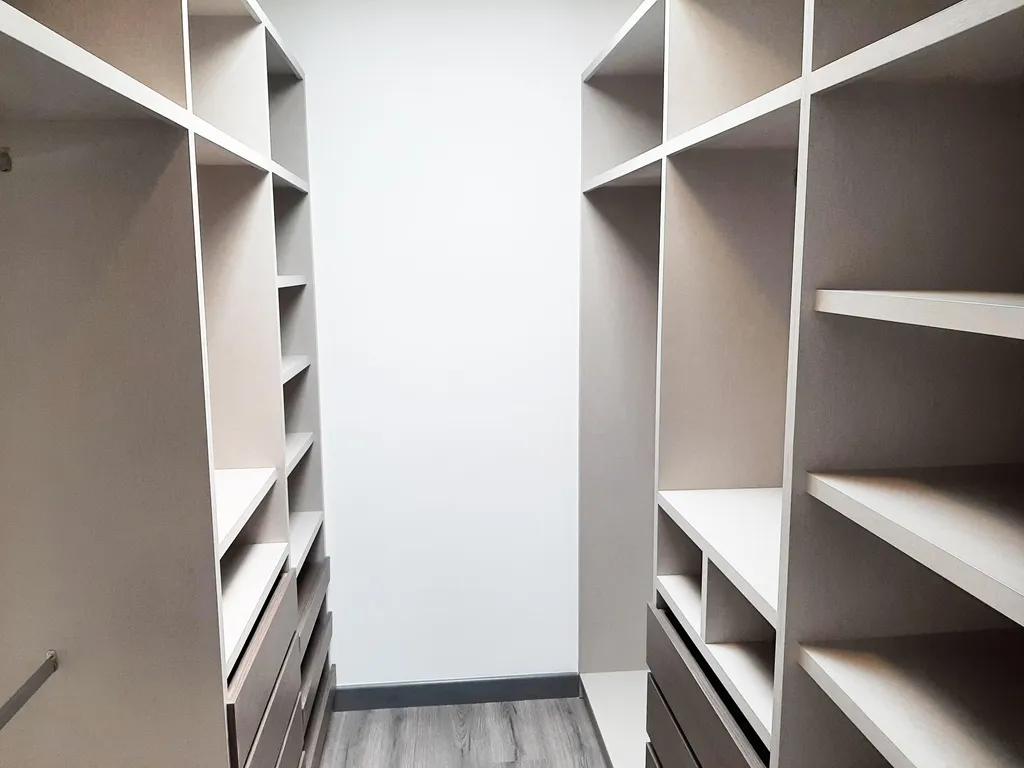 vestidor principal muy aplio