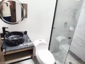 baño completo en cada recamara