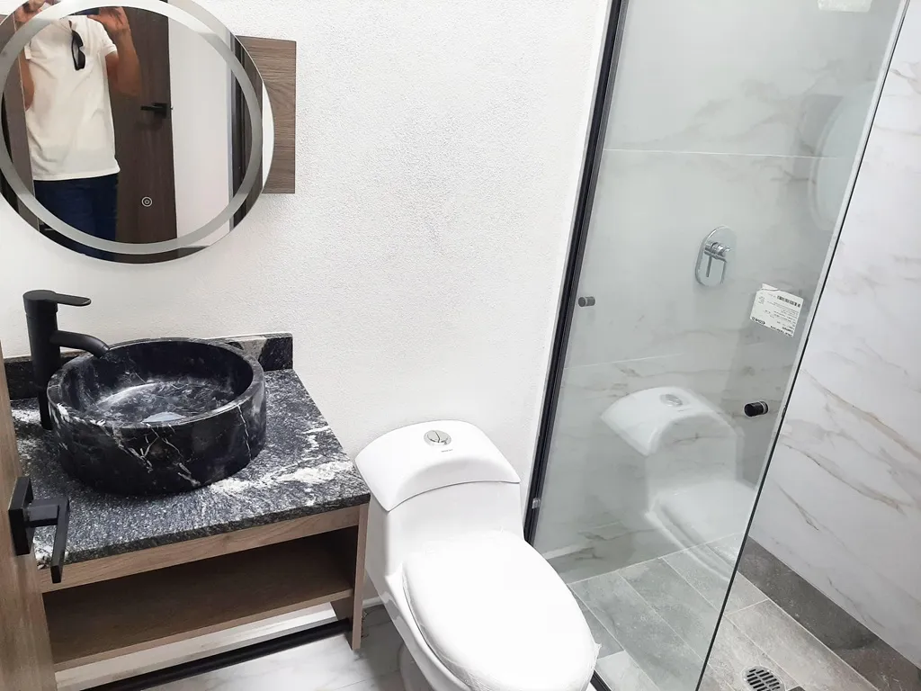 baño completo en cada recamara