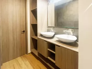baño principal con terminados de lujo