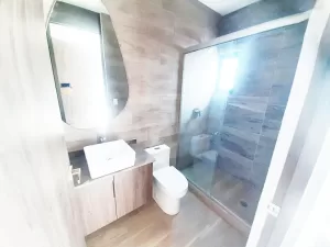 baños con cancel de crustal templado