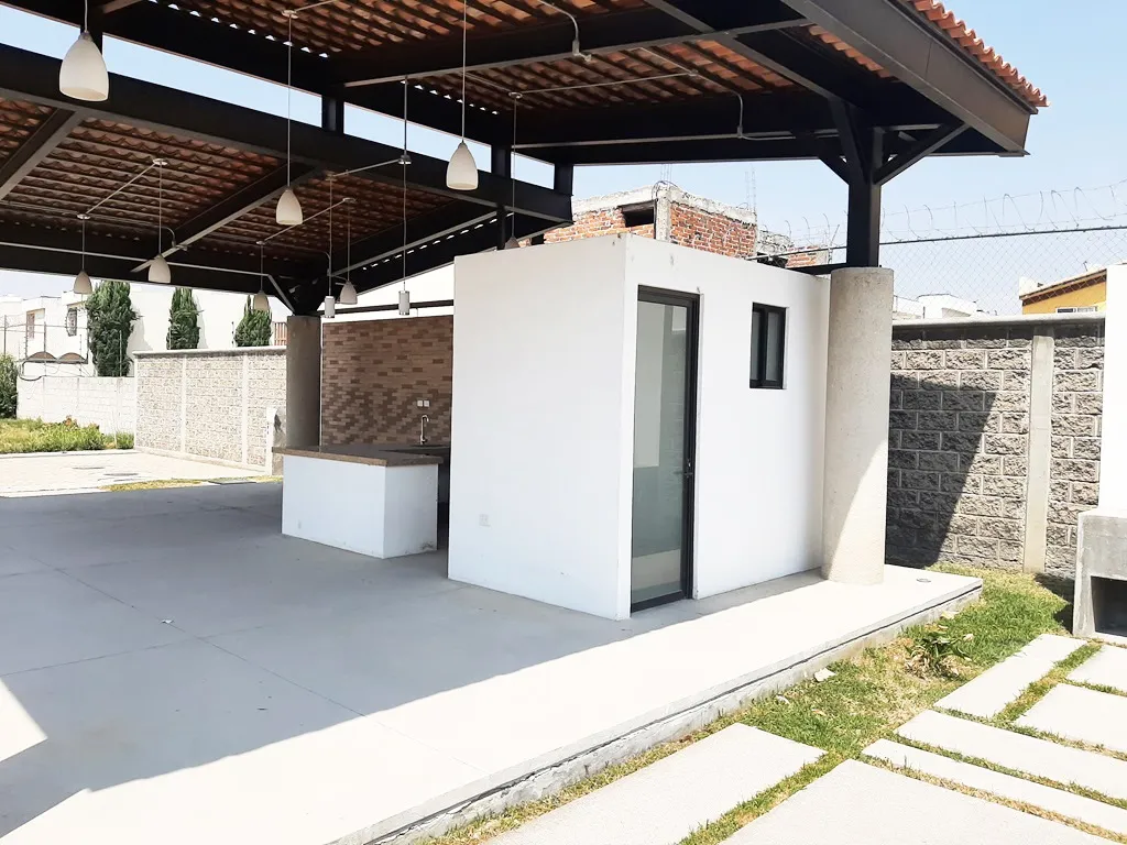 área con asador y baños