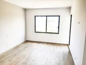 recamara principal con vestidor y baño completo