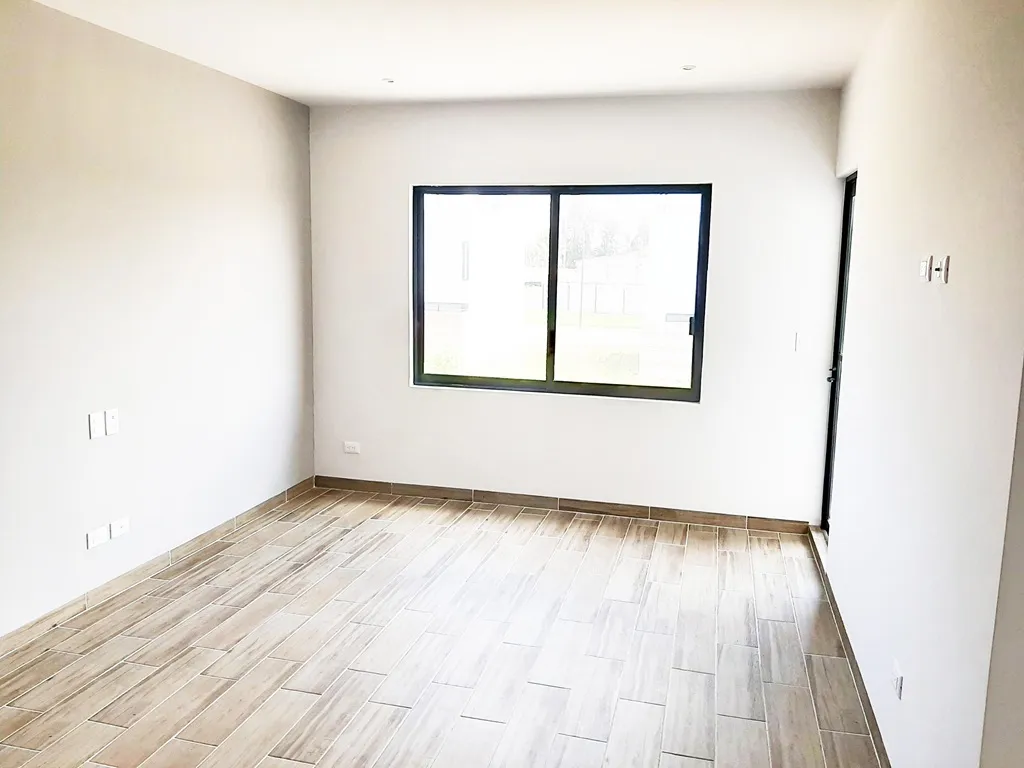 recamara principal con vestidor y baño completo