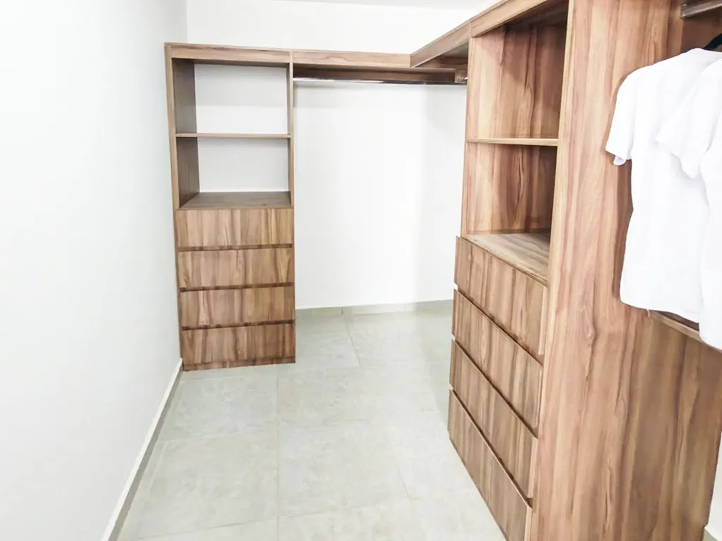 amplio vestidor en recamara principal