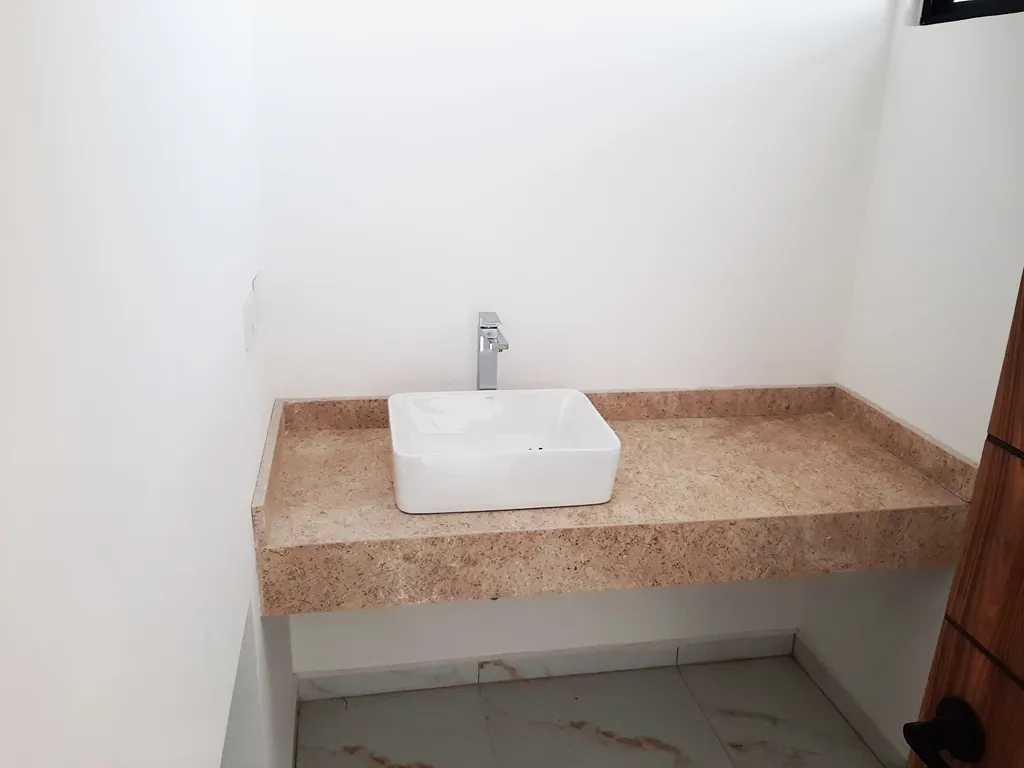 baño con placa de marmol