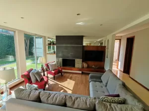 casa con enorme jardín