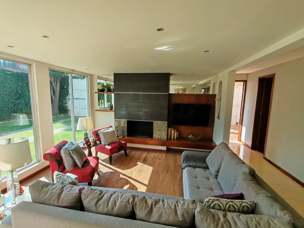 casa con enorme jardín