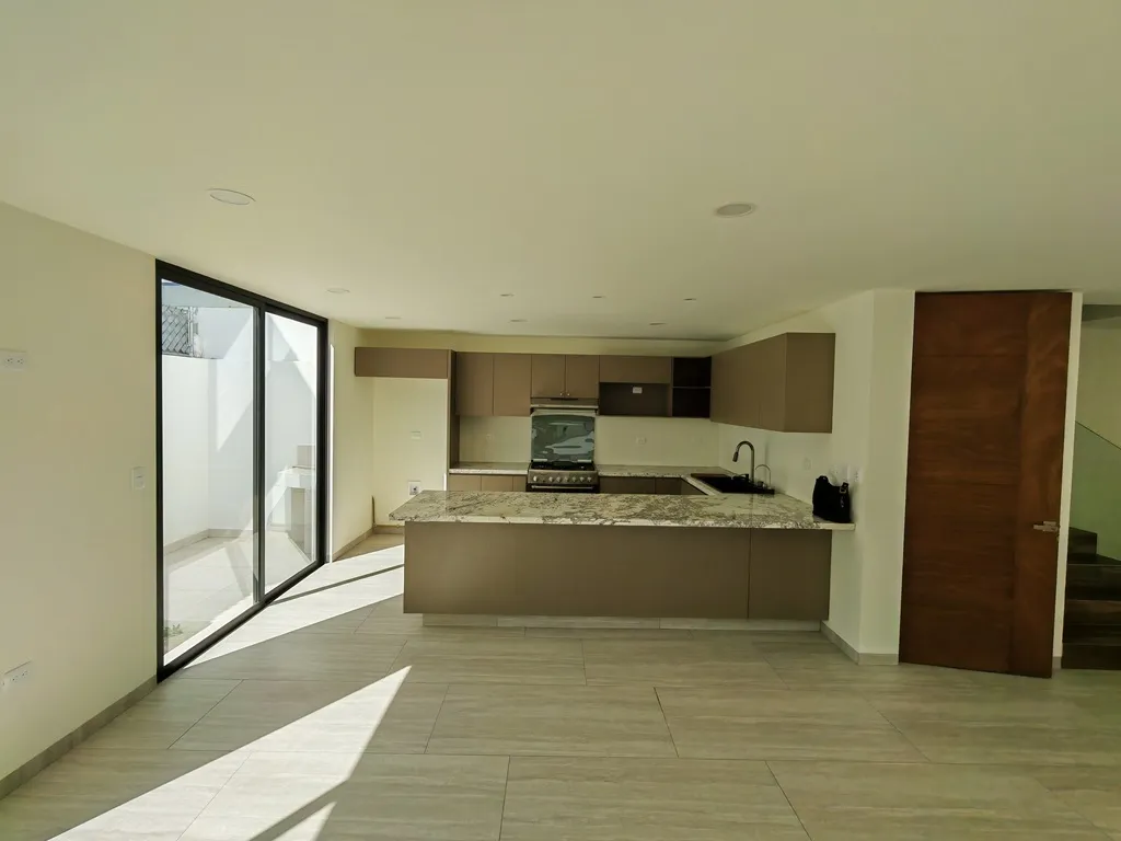 cocina integral equipada de lujo